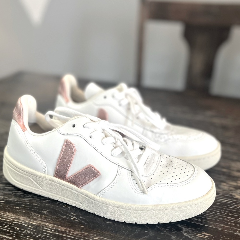VEJA-V10-Chrome Free Leather Sneaker-Size 6- Pink Metallic V Logo-Worn 1X-EUC